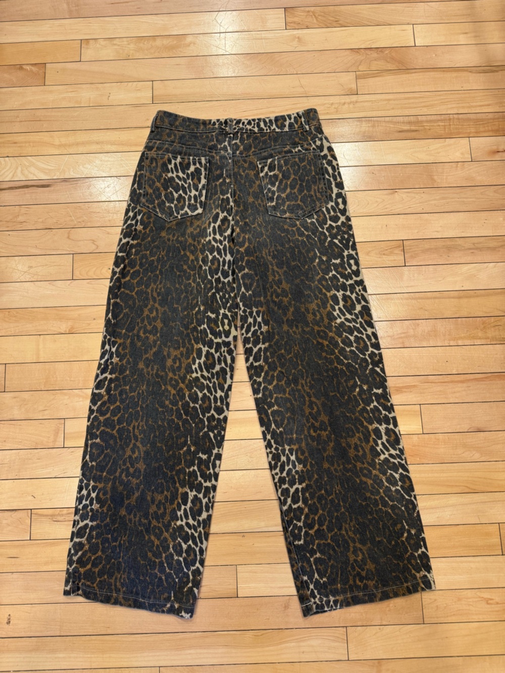 Edikted Leopard Print Jeans size small - Picture 3 of 5